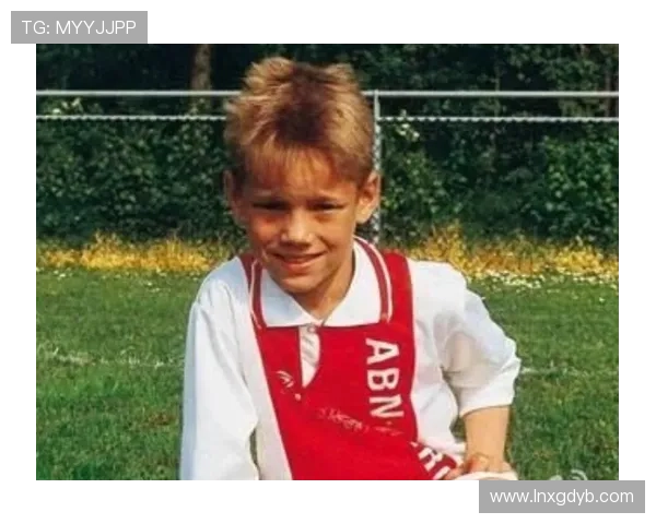 从童年到巅峰足球明星成长历程的照片对比揭秘 从童年到巅峰足球明星成长历程的照片对比揭秘