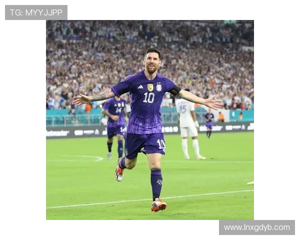 梅西的足球鞋传奇：从草地到荣耀的足迹与风采