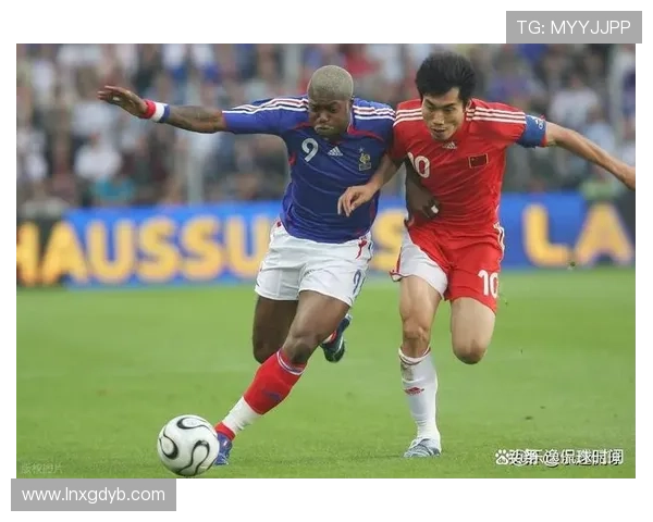 最近哪位足球明星宣布退役引发球迷热议与怀念的情感回顾