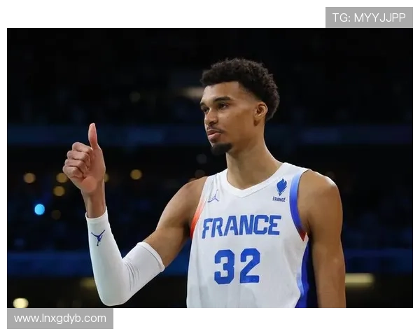 足球明星热爱篮球的那些故事与他们的偶像之路 足球明星热爱篮球的那些故事与他们的偶像之路