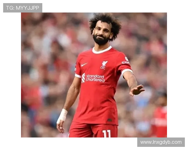 足球明星左脚不擅长踢球的背后原因与训练技巧解析 足球明星左脚不擅长踢球的背后原因与训练技巧解析