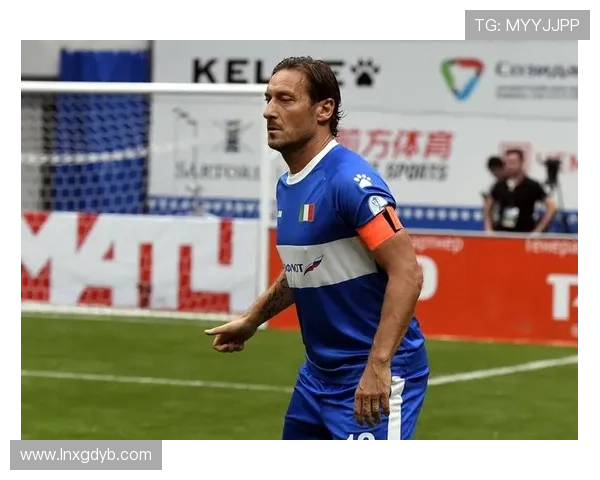 足球明星中的传奇人物从托蒂到托雷斯的辉煌历程与成就解析